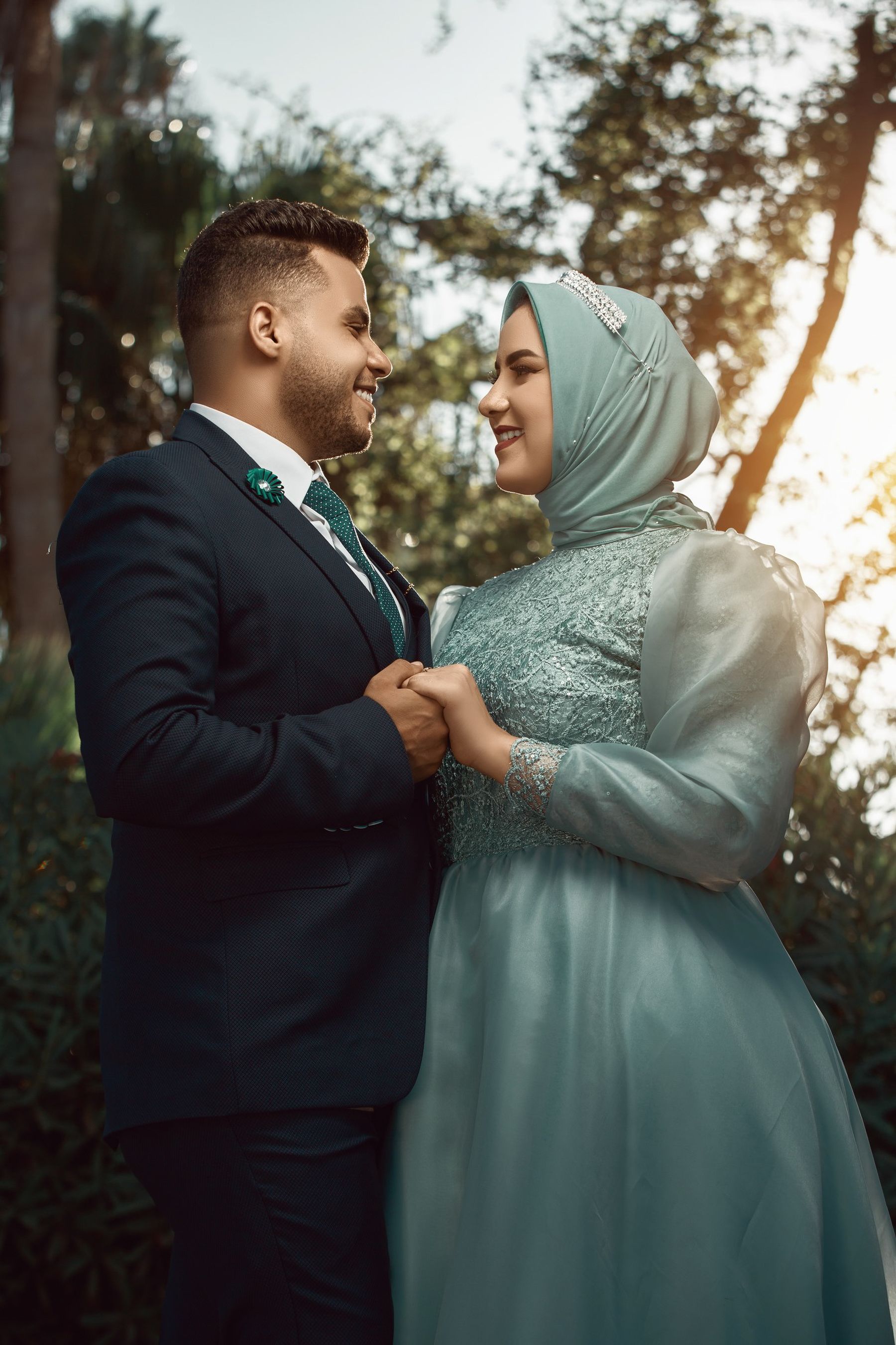 Portrait pasangan Muslim dalam cahaya sore