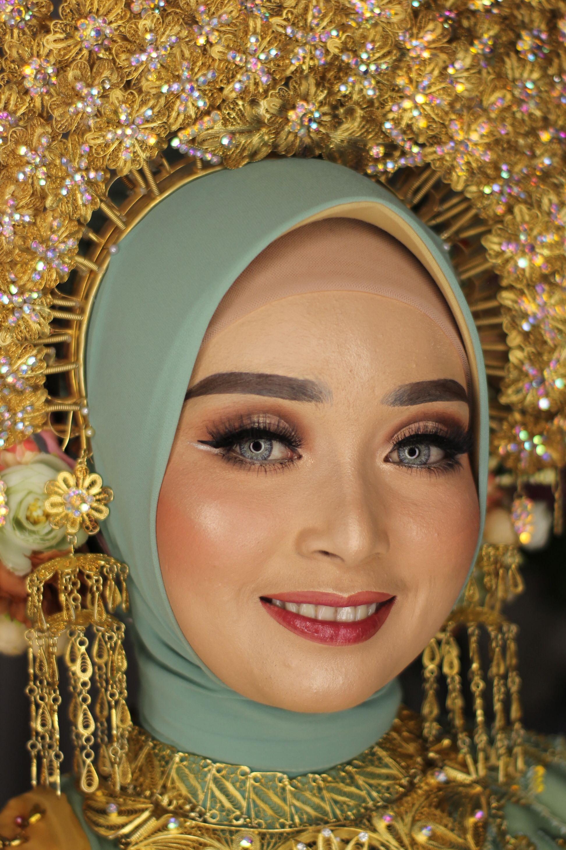 Wajah pengantin berhijab dari dekat